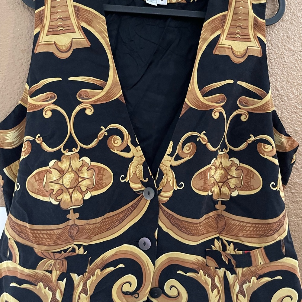 Vest - Picture 2 of 7